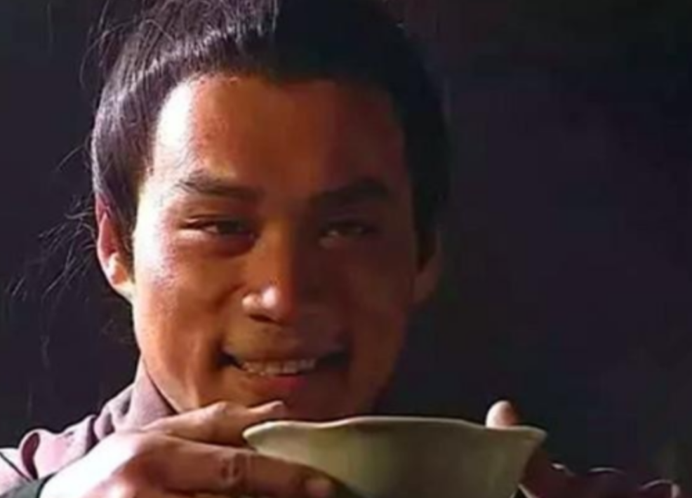 1998年，有观众大骂丁海峰：“武松喝了18碗酒，还吃了2斤牛肉，根本就是不科学
