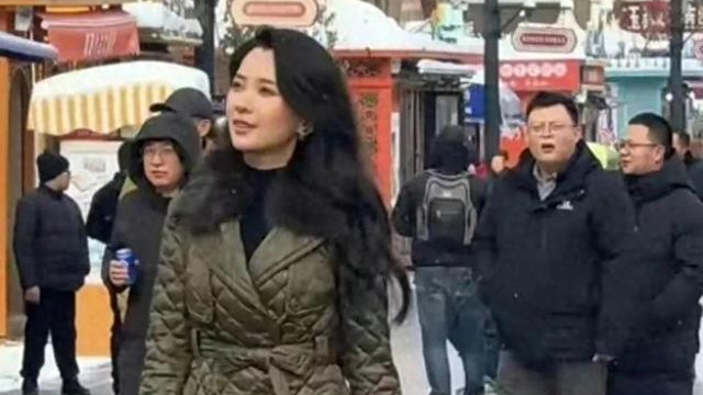 汪峰女朋友森林北在大街上偶遇，一身正装气场十足！汪峰眼光真好