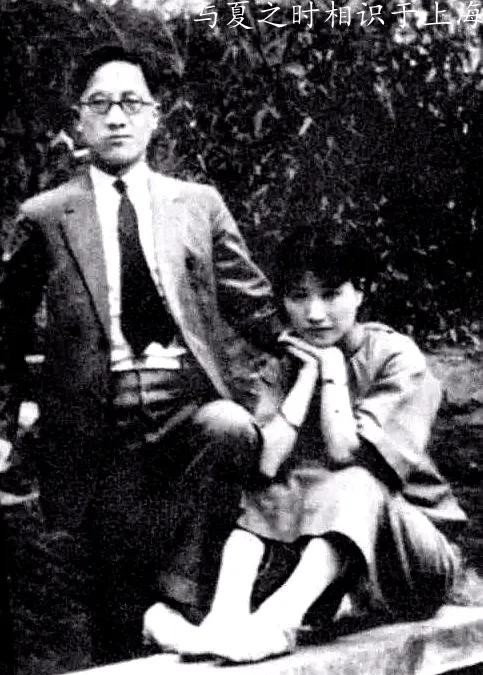 1950年，宋时轮正在一家饭店吃饭，服务员无意间提到了老板的名字，宋时轮一颤，急