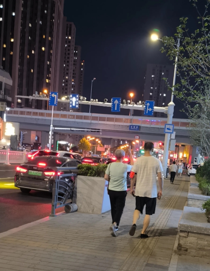 南方暴雨，北方干旱，这天气是怎么？

广东梅州出现多年未见的强降水，造成多人因洪