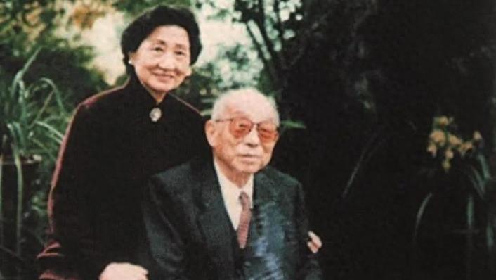 2000年，赵一荻病逝，临终前留下的一句话，令张学良情绪失控痛哭