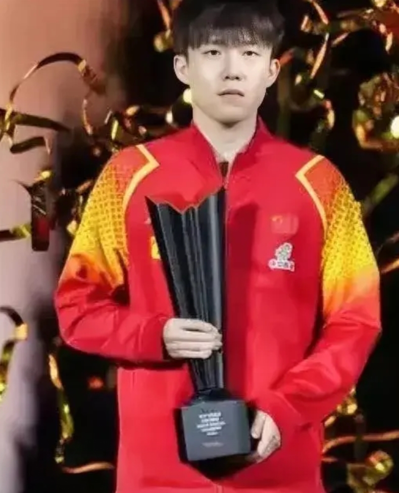 近十年乒乓球总决赛男单冠军：

2024男单冠军：王楚钦
2023男单冠军：王楚