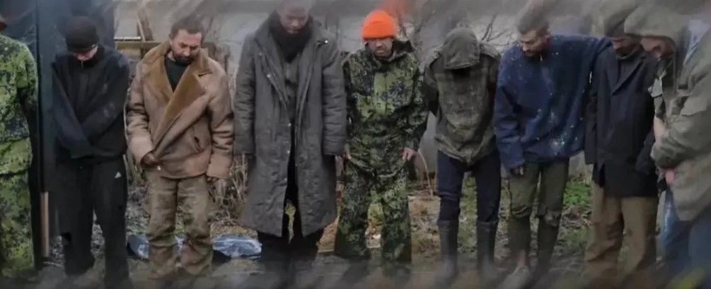 俄罗斯后方都是些什么人啊？
21名俄军士兵在库尔斯克地区向乌军投降了，这也是俄罗