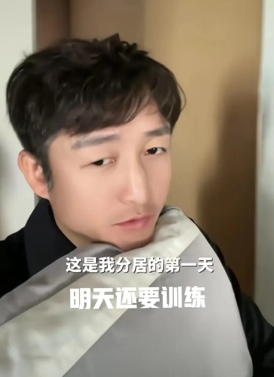 邹市明刚刚深夜痛苦发视频表示：宁愿站在擂台上被人打趴下，也不愿意在家里窝窝囊囊的