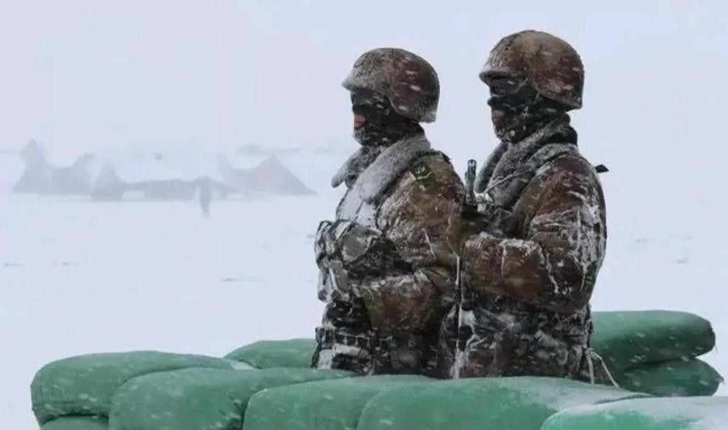 哨兵可以轻易开枪吗？

你听没听过部队上有条禁令，查哨时严禁从后方或以隐蔽方式接