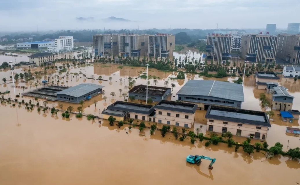 湖南岳阳平江受灾情况前所未有，平江最新受灾情况。

1、受灾区域：城区街道、老城