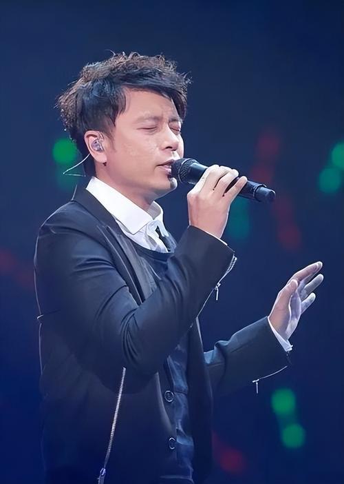 李克勤是一位深受歌迷喜爱的香港歌手