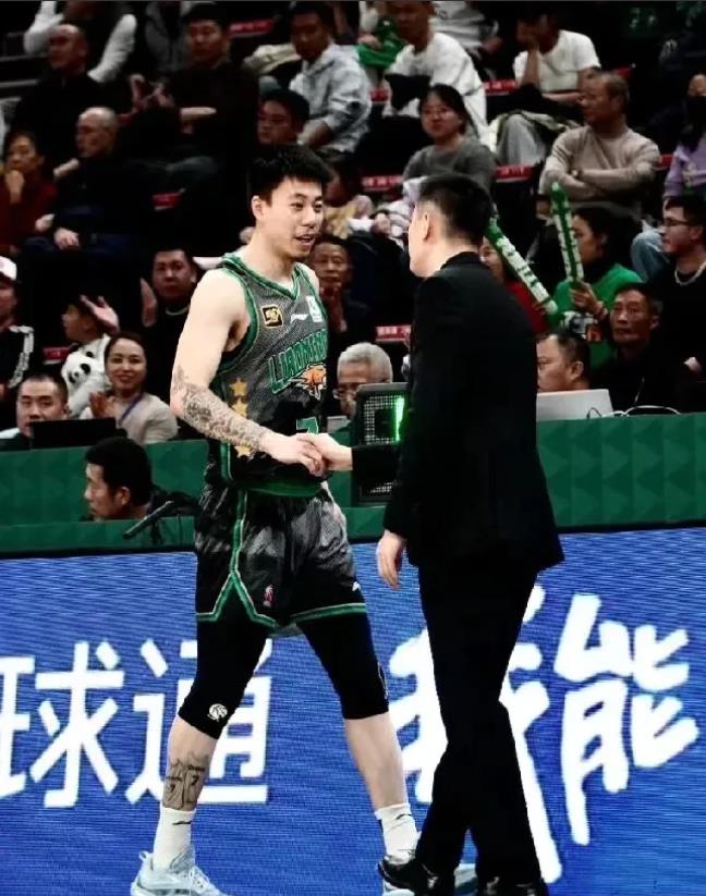 辽宁队127-102战胜福建队，看看数据与正负值谁才是赢球关键人物！

1、张镇