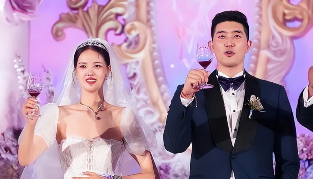 时隔三年！张常宁回归首秀，再现标志性转球，作用立竿见影
中国女排在本届世联赛首秀