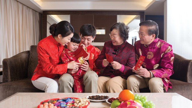 我对象70年入伍后，父亲烧毁来信不参加婚礼，现在却夸我嫁得好