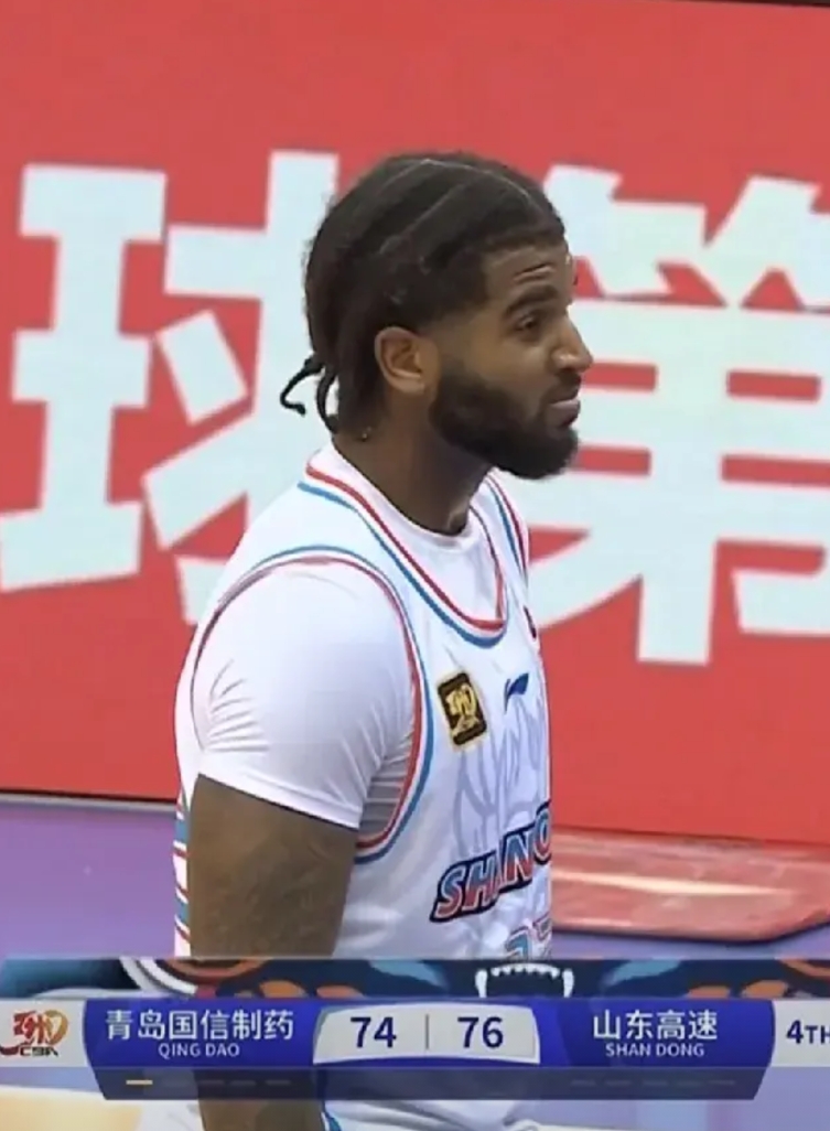 山东102:98险胜青岛，说实话，这四个球员真拉胯

1:库马杰，打了七分半钟，