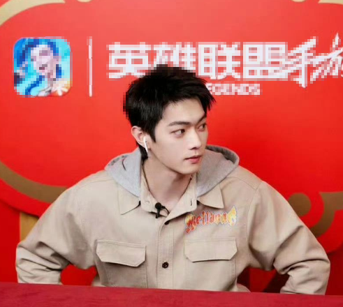 许凯剪了这个短发我真的超能get，清爽英气！！