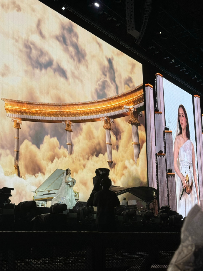 奥运冠军杨家玉：人生第一场演唱会去奔赴一场浪漫紫海♪ 💜
感谢邓紫棋团队的邀请