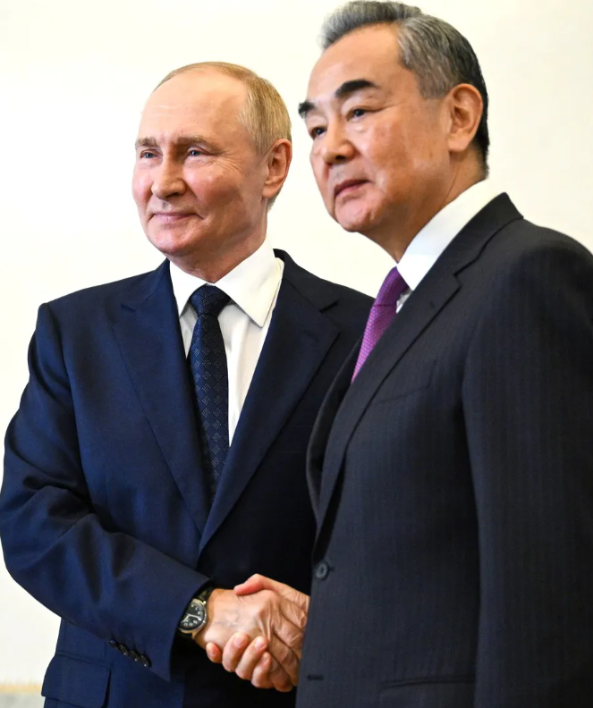 俄罗斯外交部9月13日发文说：“俄罗斯总统普京致中国外交部长王毅：俄罗斯和中国共