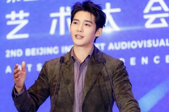 于适涉嫌劈腿事件升级！波及女星刘亦菲，二人互动曝光遭网友质疑