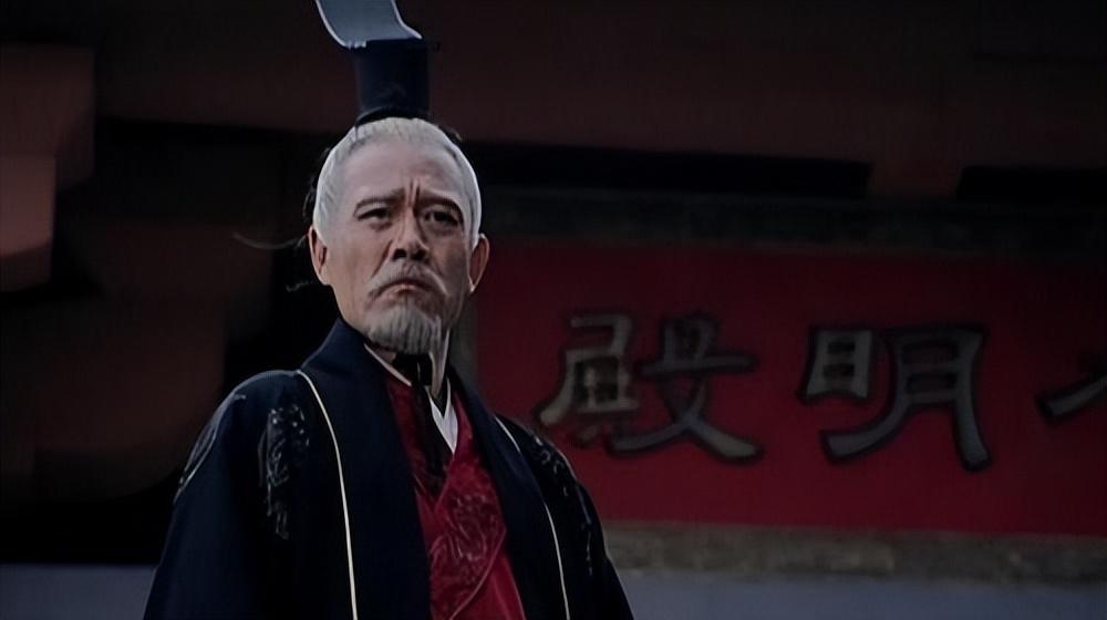 为什么推恩令下来之后，诸侯王不能不遵守命令，只让自己的嫡长子继承王位？