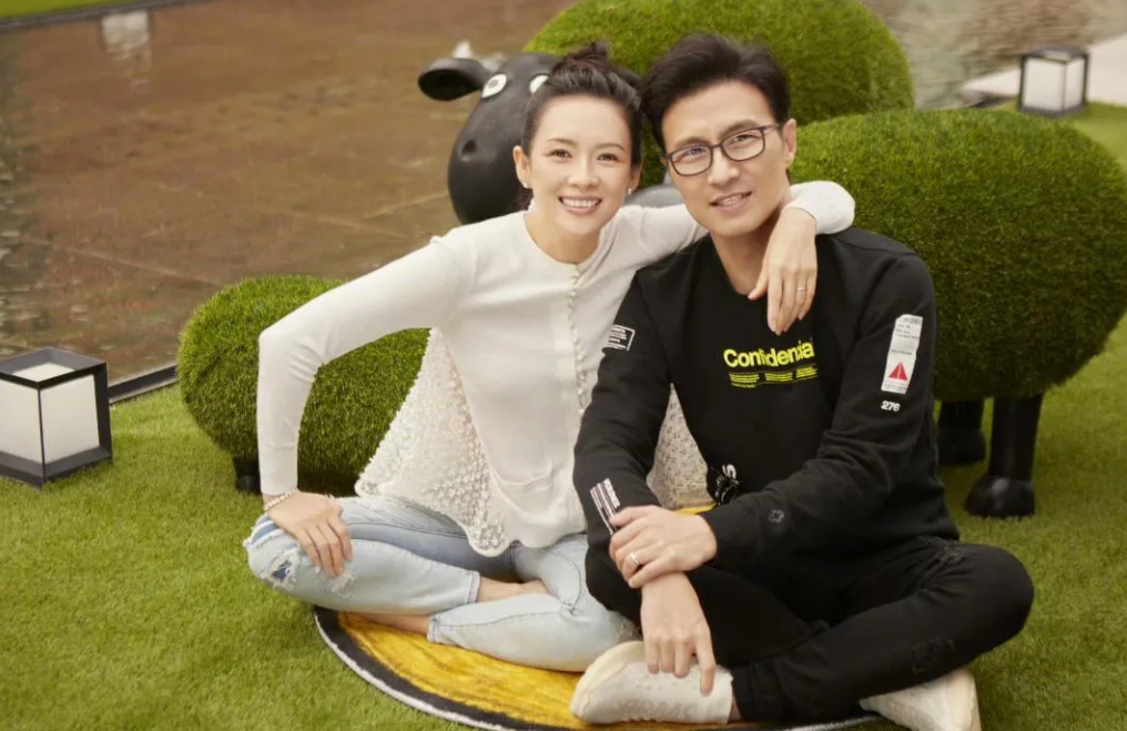汪峰与章子怡的情感历程，揭示了男女在爱情中的不同视角。面对质疑，汪峰以行动证明，