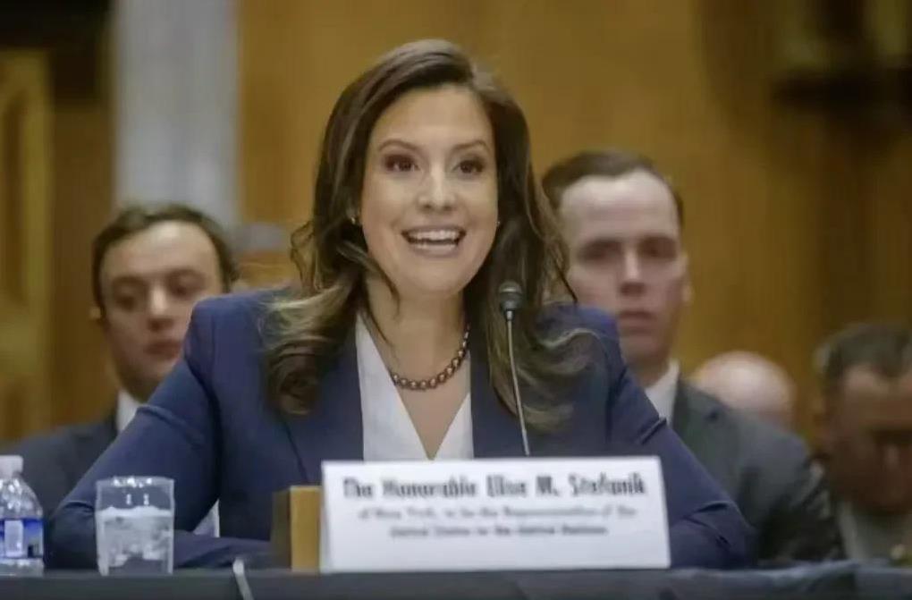 斯蒂芬尼克肆意妄言，口出狂言宣称要挑战我们在联合国的地位。既然他如此嚣张地摆出挑