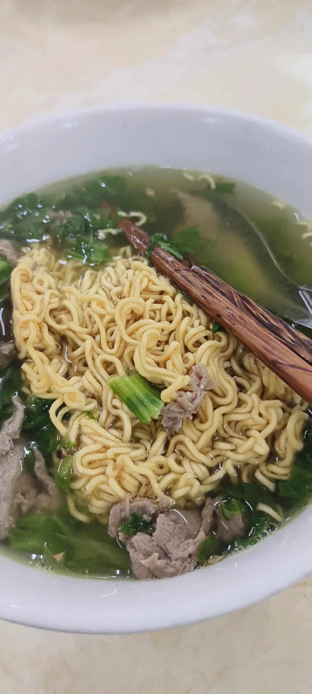 五万块就这样阵亡了
明明可以去抢，但他却给了我一碗加了牛肉的方便面，致自己吃过的