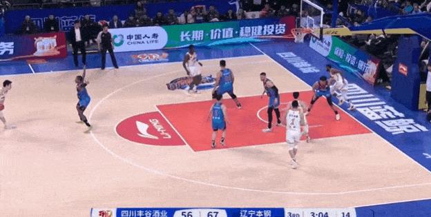 杨鸣都无语了！图雷谈自己的糟糕表现：

“我需要更好，我还在努力融入球队，我相信