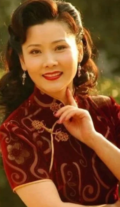 何赛飞：越剧到影视，才华征服荧屏