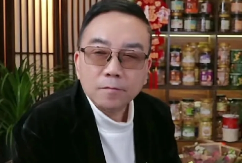 杨老五怒怼粉丝称你们咬我，我就跟小黑胖子没完，人家粉丝招惹你了，跟人家老郭有什么