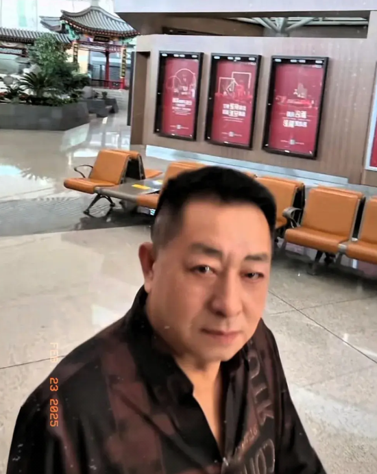 这才像个家嘛

为了二汪顺利回京，汪家兵分五路。汪大爷出马，情绪稳如老狗，脸上挂