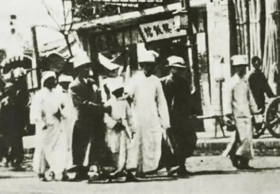 北京城万人送葬李大钊，革命情绪高涨震动国民党！
