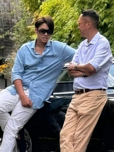 李嘉欣晒老公儿子合照