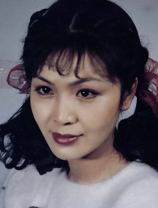 演员，金莉莉，进入红楼梦剧组，本来是要演迎春的，可是她对红楼梦剧组没有信心，偷偷