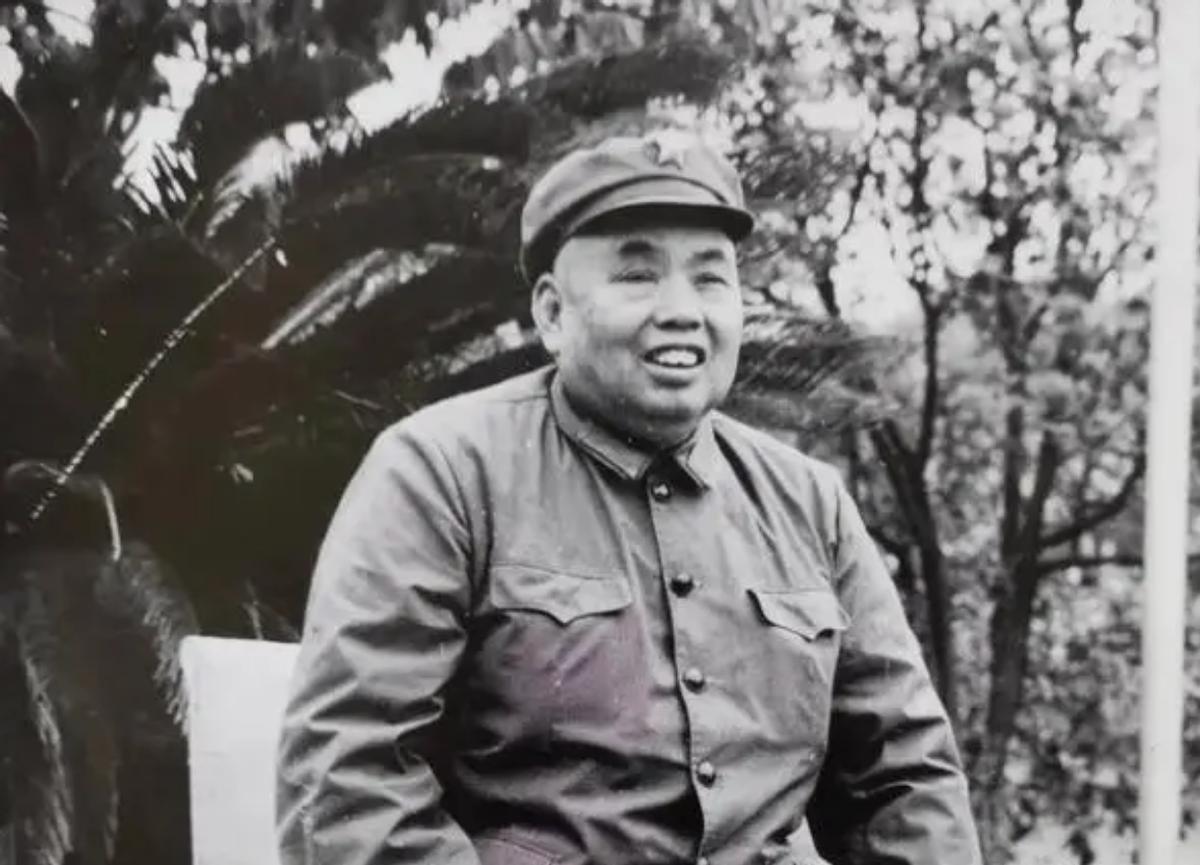许世友返乡大“摆谱”，要求中央调43辆吉普，邓公：太高调了吧？
这或许是中国历史