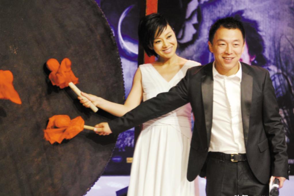 一次，黄渤打电话给闫妮：“哥们儿，帮个忙，来我这串个角色，就三天。”闫妮一听，不