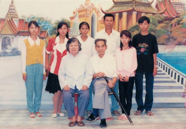 他叫叶依奎，是一名潜伏了42年的地下党员；他也叫谢汉光，是一个离家42年的丈夫。