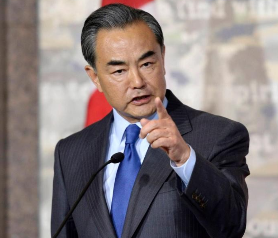美国国务卿打来电话，气氛很紧张，王毅外长说了句“你好自为之”挂掉电话！