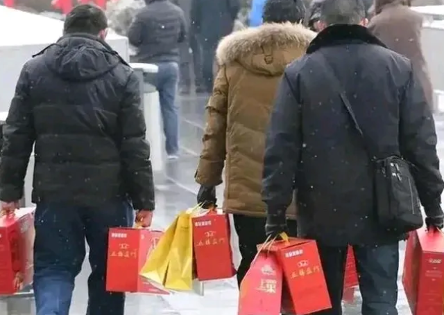 有点想不通，今天农村老家一个朋友打电话，询问今年过年是否回东北老家，我非常干脆的
