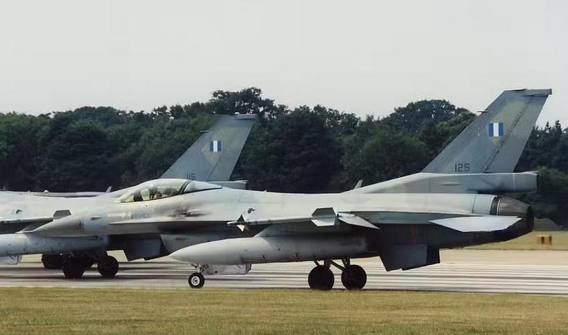 2月17日，法国方面称，希腊空军将把32架F-16 Block-30战斗机送给乌