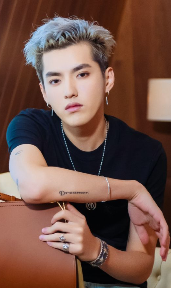 一次，记者问刘亦菲:“你最不想和哪个男演员拍吻戏？”刘亦菲不假思索:“最不想和吴