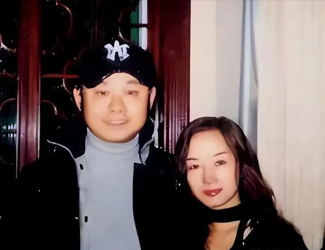 刀郎前妻：丢下40天女儿与富商私奔，丈夫再婚爆红，她却找上门来（刀郎的前妻在台下）-第4张图片-九妖电影