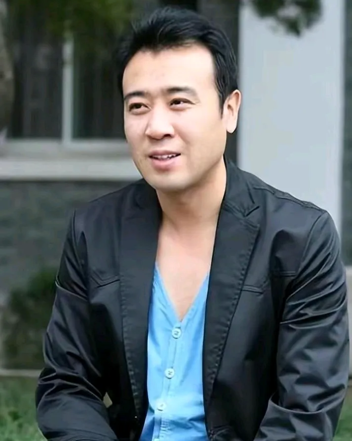演员，于和伟说，我刚去上海戏剧学院念书的时候，特别不适应，尤其在吃饭方面。我是东