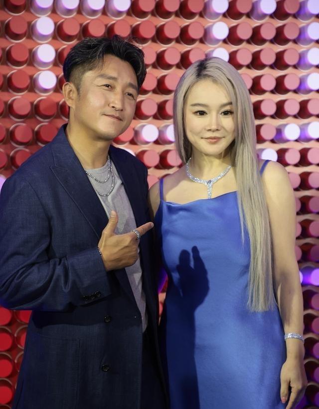 “七年败光两亿家产，这样的婚姻还值不值得继续？”在娱乐圈，这样的新闻总是让人 s