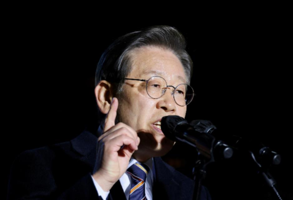 韩国政坛搏斗升级，李在明极限施压，对代总统下“最后通牒”，尹锡悦逃不掉了

新华