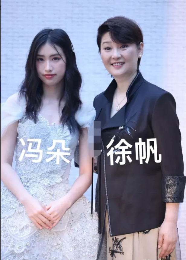 冯朵，想不到，
真的不适合娱乐圈……

徐帆这么好的基因真的可惜了，
冯朵这嘴巴