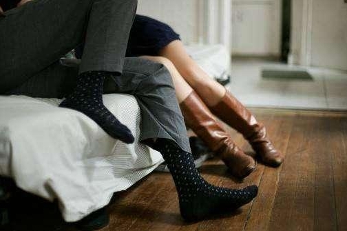 广东深圳，一女子因与男子同房时，过于激烈，腹痛难忍，便前往医院治疗，不料当医生需