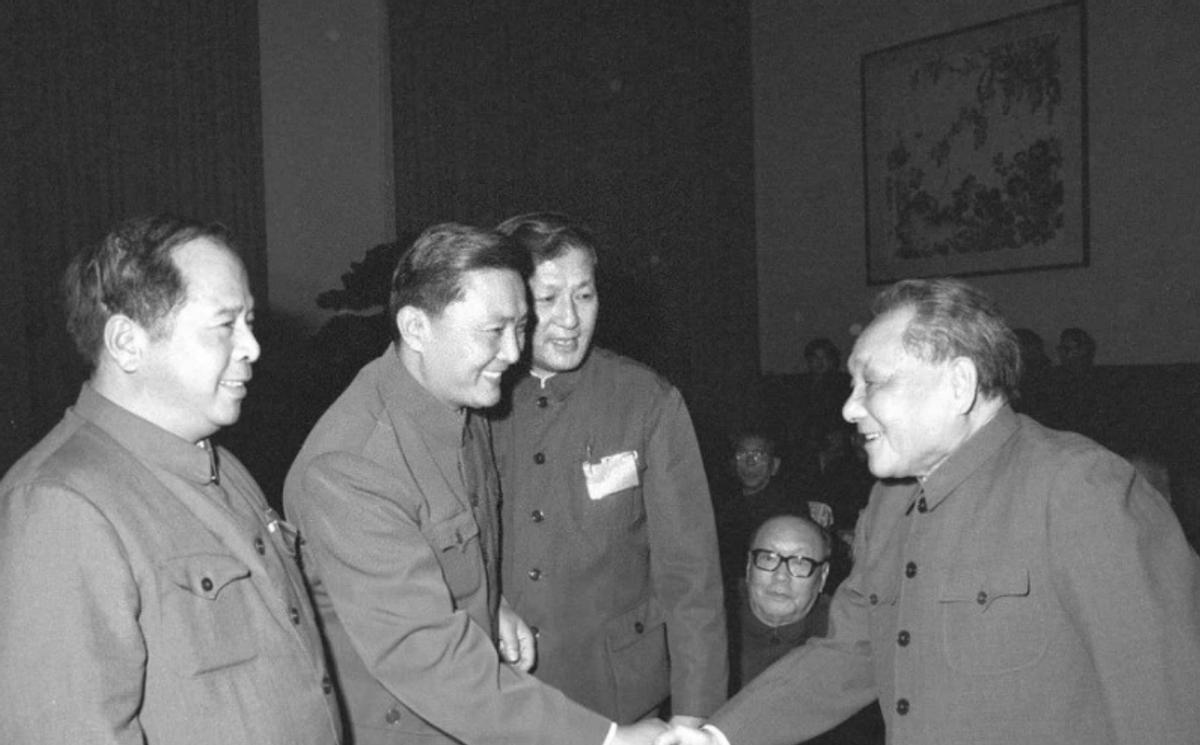 他曾是中央政治局委员、北京市委书记，官至副国级，但改革开放后，他却成为了第一个落