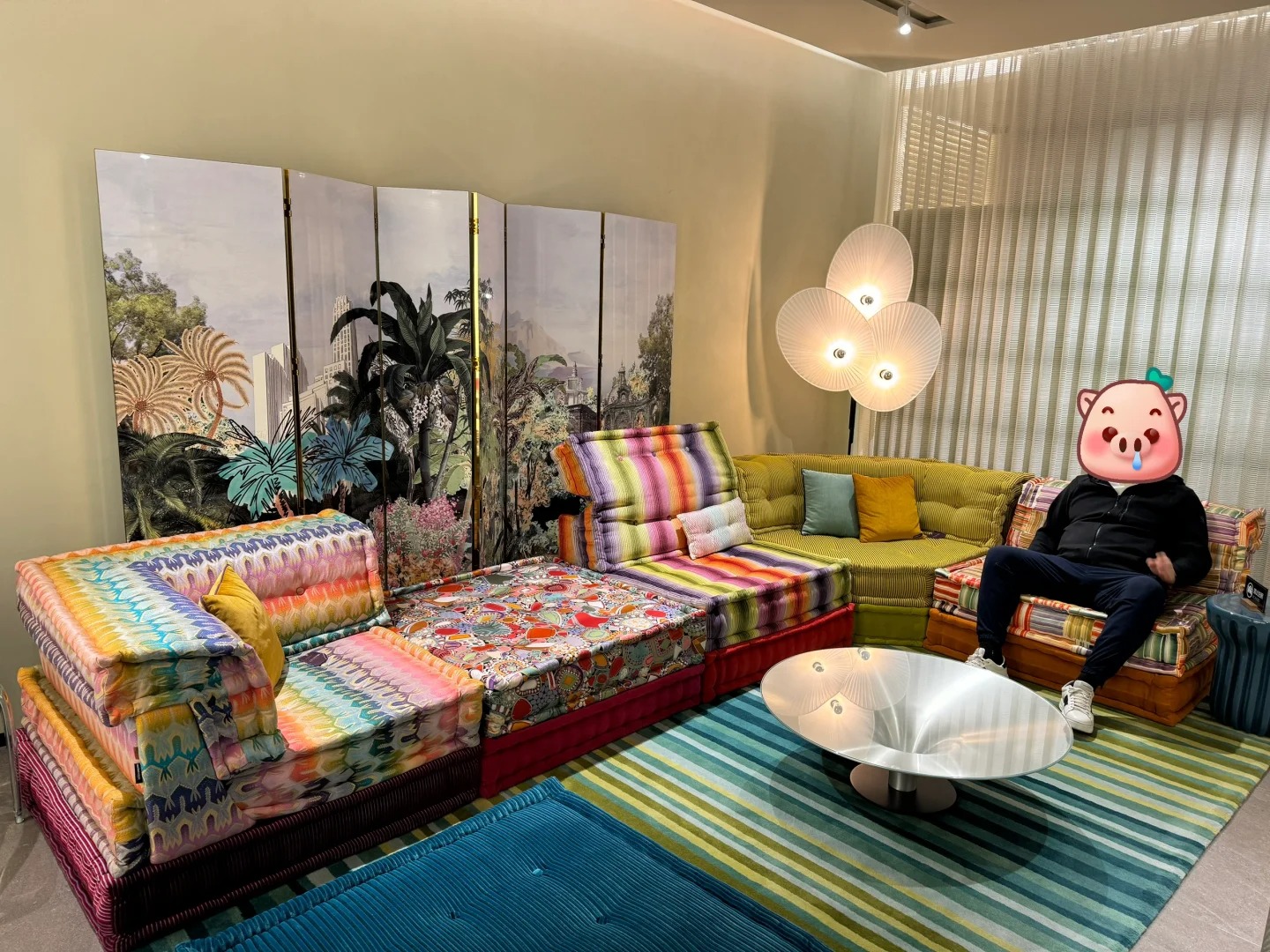 我喜欢的沙发和我老公喜欢的沙发
简直是尿不到一个壶里，大家来帮我参谋一下