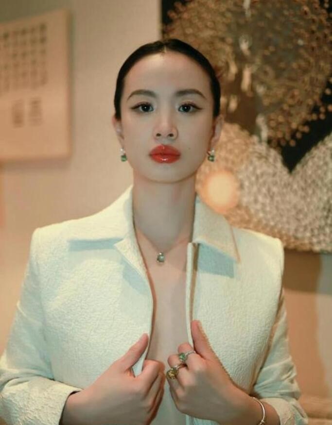 李梦官宣恋情，幸福扬帆
