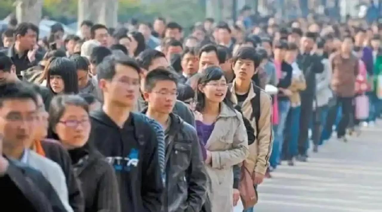 在西方，教育分为两个阵营。一边是针对社会精英的精英教育，这些上层人士非常注重对子