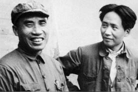 1973年12月，毛主席召开中央军委会议，一见到朱老总走进会议室，毛主席非常高兴