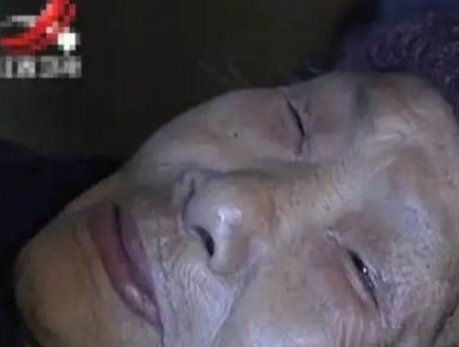 张选道，一个百岁老人，在湖南株洲的小村庄里是家喻户晓的人物。她的故事不仅令人惊讶