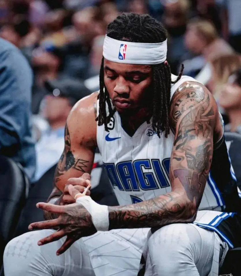 广东宏远新援阿姆斯表现平平或离队，前NBA控卫富尔茨有望加盟。深圳外援阿库斯遭裁
